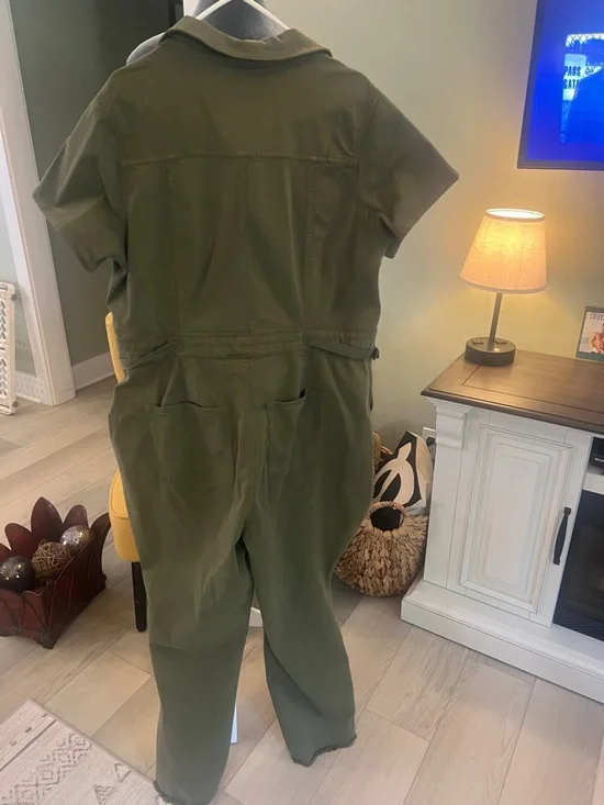 Good American Olive Green Short-Sleeve Utility Jumpsuit - Picture 4 of 12